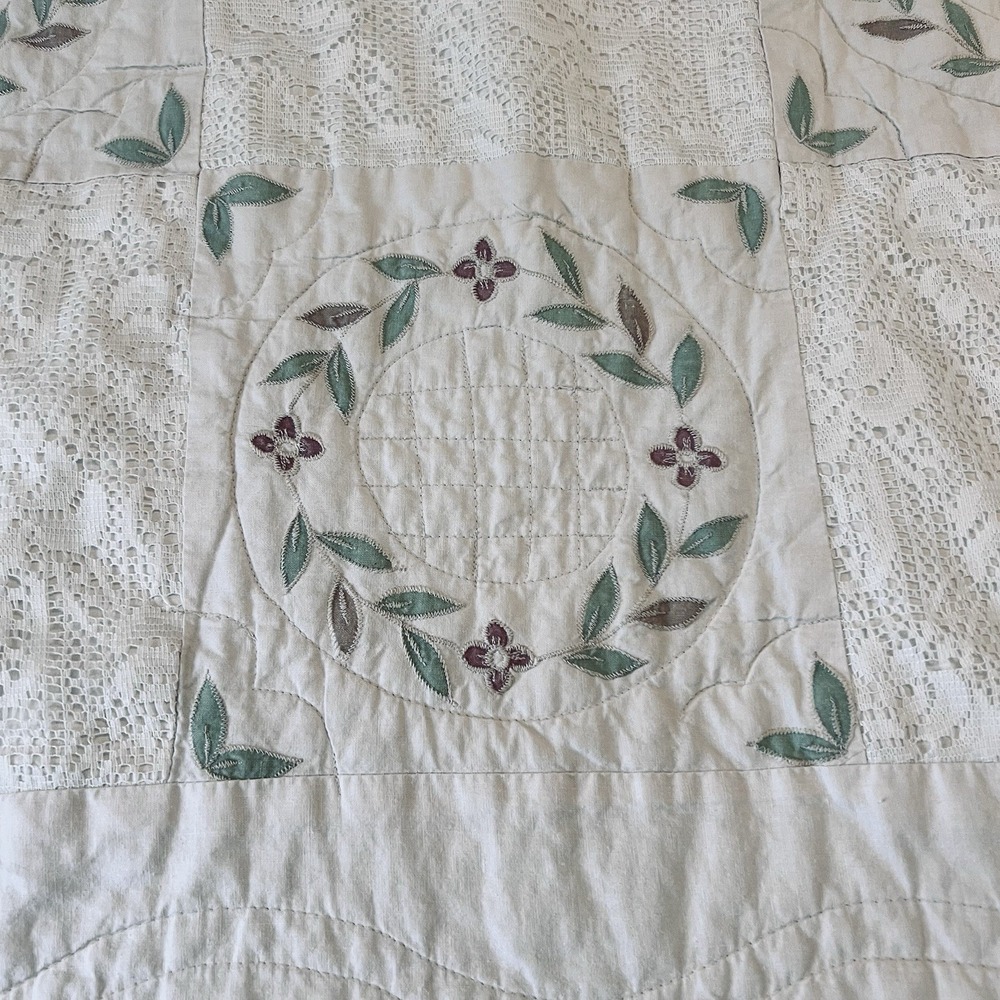 Vintage Quilt Embroidery Botanical Lace Flowers 81"x83" Set With 3 Pillow Covers - Picture 7 of 16